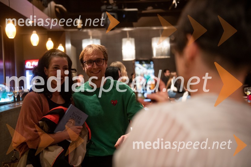  ... ;  David Zupančič, specializant infektologije, pisatelj in spletni vplivnežSrečanje z Davidom Zupančičem, avtorjem knjige Življenje v sivi coni