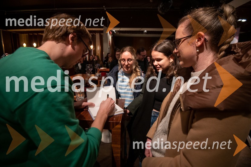  David Zupančič, specializant infektologije, pisatelj in spletni vplivnež;  ... ;  ... ;  ... Srečanje z Davidom Zupančičem, avtorjem knjige Življenje v sivi coni