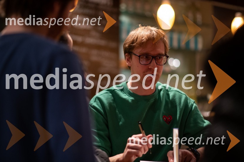  David Zupančič, specializant infektologije, pisatelj in spletni vplivnežSrečanje z Davidom Zupančičem, avtorjem knjige Življenje v sivi coni