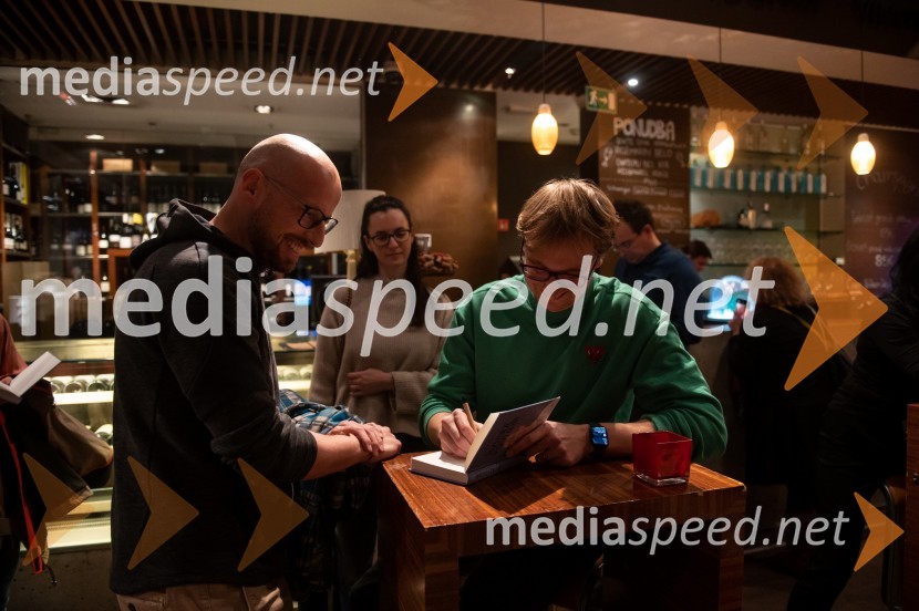  ... ;  David Zupančič, specializant infektologije, pisatelj in spletni vplivnežSrečanje z Davidom Zupančičem, avtorjem knjige Življenje v sivi coni