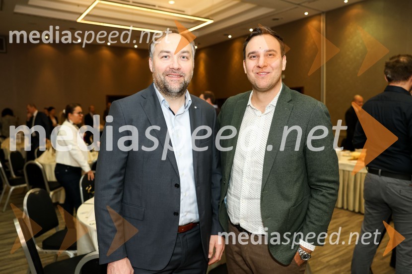  Mart D. Buh, soustanovitelj in direktor, Jezikovna agencija LanguageSitter®;  ... AmCham poslovni zajtrk “Kaj leto 2023 prinaša slovenskemu gospodarstvu?”