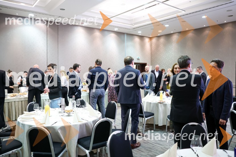 AmCham poslovni zajtrk “Kaj leto 2023 prinaša slovenskemu gospodarstvu?”