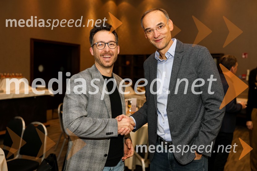  Gregor Rosulnik, direktor, GORR;  Aleksander Salkič, korporativno komuniciranje, A1AmCham poslovni zajtrk “Kaj leto 2023 prinaša slovenskemu gospodarstvu?”