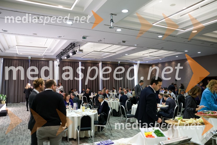 AmCham poslovni zajtrk “Kaj leto 2023 prinaša slovenskemu gospodarstvu?”