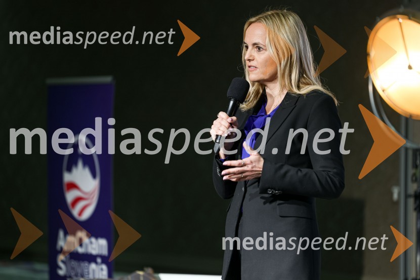  Ajša Vodnik, izvršna direktorica AmCham (Ameriška gospodarska zbornica)AmCham poslovni zajtrk “Kaj leto 2023 prinaša slovenskemu gospodarstvu?”