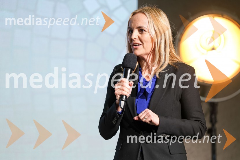  Ajša Vodnik, izvršna direktorica AmCham (Ameriška gospodarska zbornica)AmCham poslovni zajtrk “Kaj leto 2023 prinaša slovenskemu gospodarstvu?”