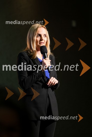  Ajša Vodnik, izvršna direktorica AmCham (Ameriška gospodarska zbornica)AmCham poslovni zajtrk “Kaj leto 2023 prinaša slovenskemu gospodarstvu?”