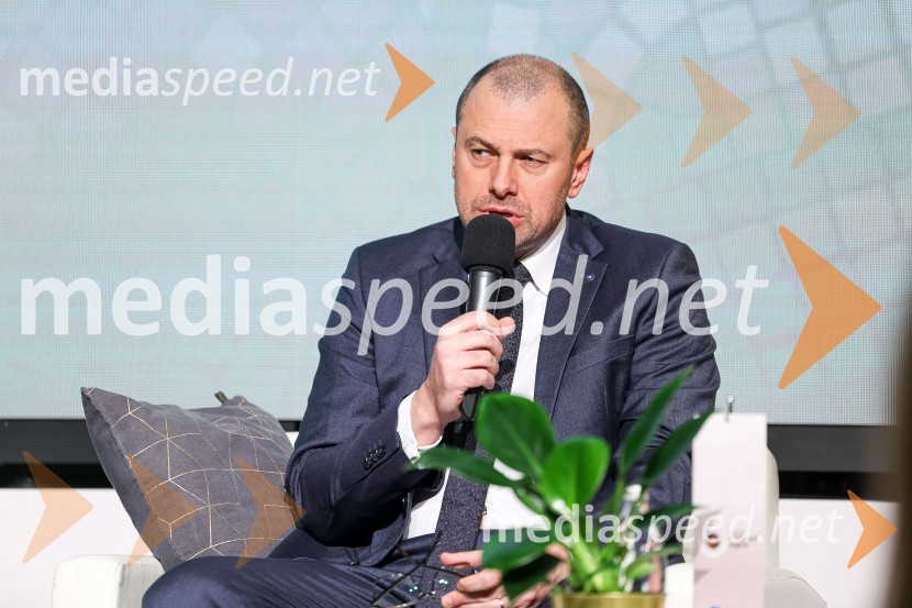  Blaž Brodnjak, predsednik uprave NLB, Manager leta 2022AmCham poslovni zajtrk “Kaj leto 2023 prinaša slovenskemu gospodarstvu?”