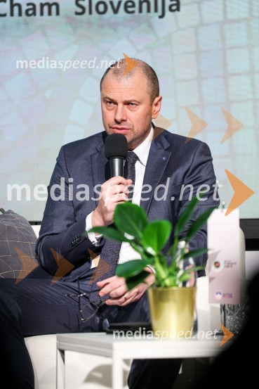  Blaž Brodnjak, predsednik uprave NLB, Manager leta 2022AmCham poslovni zajtrk “Kaj leto 2023 prinaša slovenskemu gospodarstvu?”