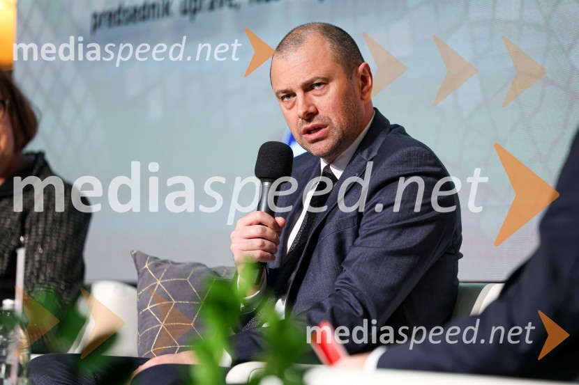  Blaž Brodnjak, predsednik uprave NLB, Manager leta 2022AmCham poslovni zajtrk “Kaj leto 2023 prinaša slovenskemu gospodarstvu?”