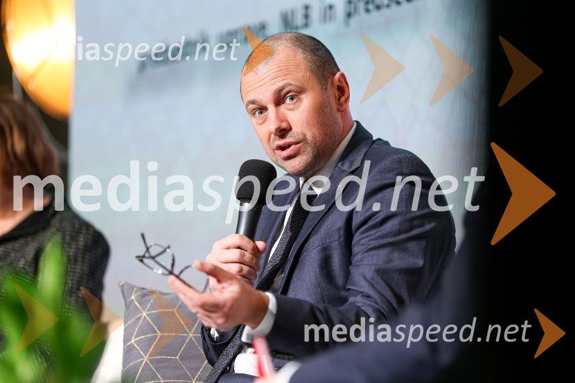  Blaž Brodnjak, predsednik uprave NLB, Manager leta 2022AmCham poslovni zajtrk “Kaj leto 2023 prinaša slovenskemu gospodarstvu?”