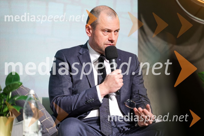  Blaž Brodnjak, predsednik uprave NLB, Manager leta 2022AmCham poslovni zajtrk “Kaj leto 2023 prinaša slovenskemu gospodarstvu?”