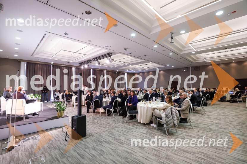 AmCham poslovni zajtrk “Kaj leto 2023 prinaša slovenskemu gospodarstvu?”