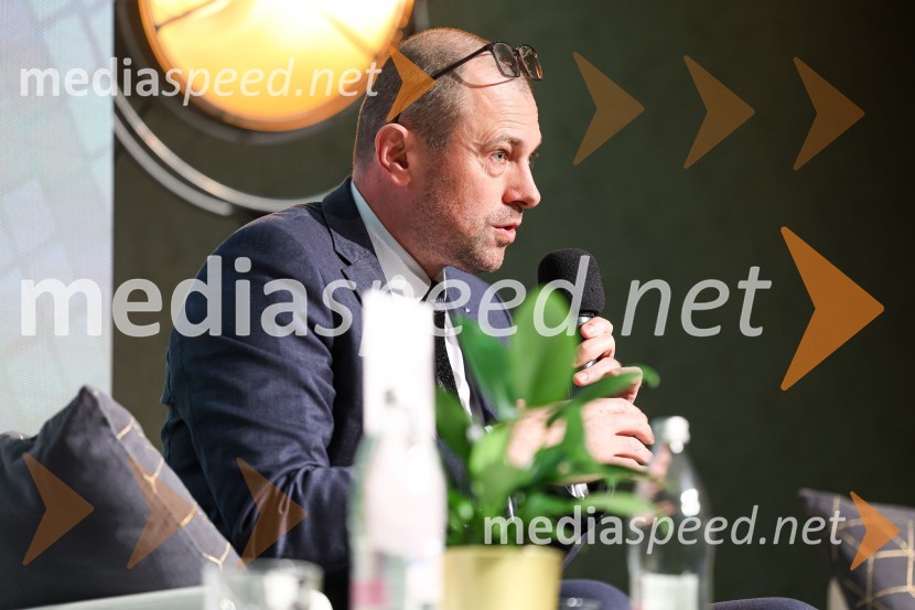  Blaž Brodnjak, predsednik uprave NLB, Manager leta 2022AmCham poslovni zajtrk “Kaj leto 2023 prinaša slovenskemu gospodarstvu?”