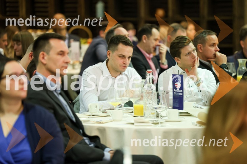 AmCham poslovni zajtrk “Kaj leto 2023 prinaša slovenskemu gospodarstvu?”