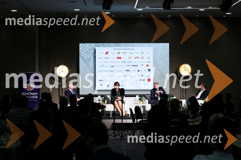  Marko Lotrič, Lotrič d.o.o. ;  Nevenka Kržan, članica uprave, Luka Koper;  Blaž Brodnjak, predsednik uprave NLB, Manager leta 2022;  Žiga Vižintin, Pokojninska družba A, d.d.AmCham poslovni zajtrk “Kaj leto 2023 prinaša slovenskemu gospodarstvu?”