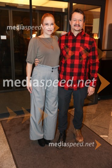  Maja Monrue, intuitivna pisateljica;  Andrej  Težak-Tešky, stand-up komik, manager, producent, tekač na dolge proge in dobrodelnežNikoli ni prepozno, monokomedija z Mojco Fatur