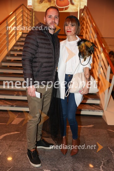  ... ;  Ana Raščan, voditeljica in novinarkaNikoli ni prepozno, monokomedija z Mojco Fatur