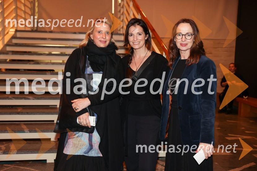  Tatjana Doma, dramaturginja SLG Celje;  Ana Horvat Dolinar, igralka;  Bernarda Oman, igralkaNikoli ni prepozno, monokomedija z Mojco Fatur