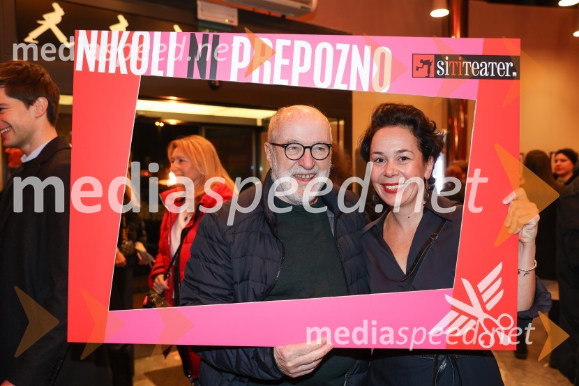  Janez Hočevar - Rifle, igralec;  Ana Kajzer, poslovno vodenje in izvršna produkcija, SiTi Teater BTCNikoli ni prepozno, monokomedija z Mojco Fatur