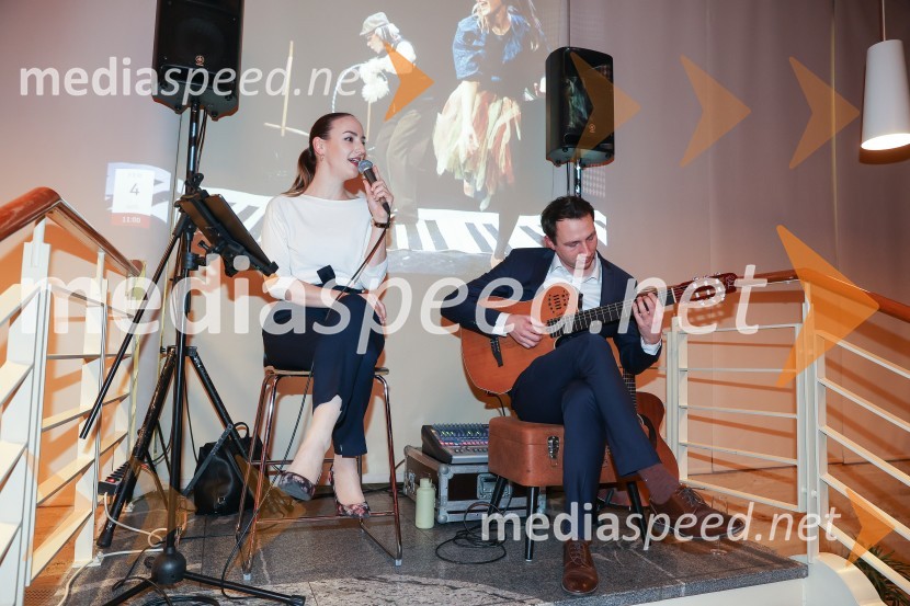 Nikoli ni prepozno, monokomedija z Mojco Fatur