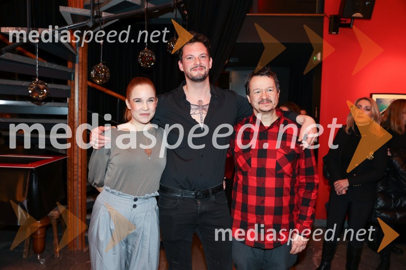  Maja Monrue, intuitivna pisateljica;  Kristijan Crnica, pevec;  Andrej  Težak-Tešky, stand-up komik, manager, producent, tekač na dolge proge in dobrodelnežNikoli ni prepozno, monokomedija z Mojco Fatur