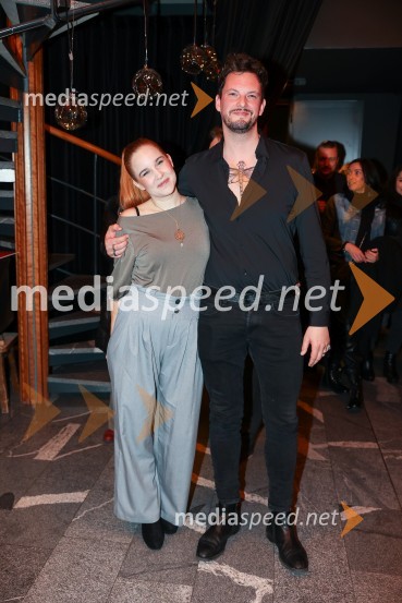  Maja Monrue, intuitivna pisateljica;  Kristijan Crnica, pevecNikoli ni prepozno, monokomedija z Mojco Fatur