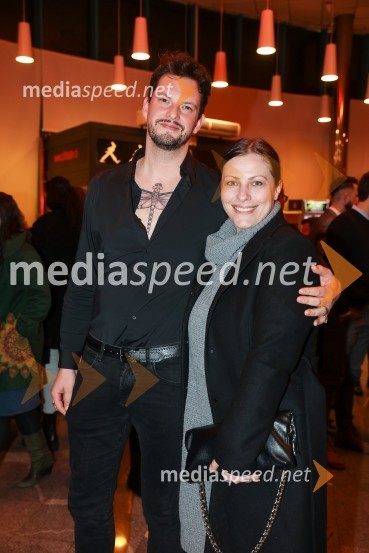  Kristijan Crnica, pevec;  Nuška Drašček, pevkaNikoli ni prepozno, monokomedija z Mojco Fatur