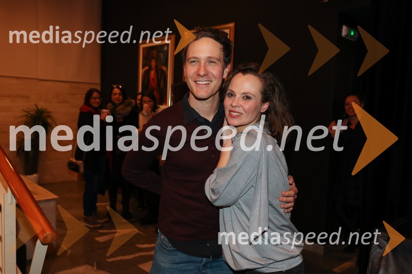  Klemen Slakonja, igralec, komik in TV voditelj;  Mojca Fatur, igralkaNikoli ni prepozno, monokomedija z Mojco Fatur