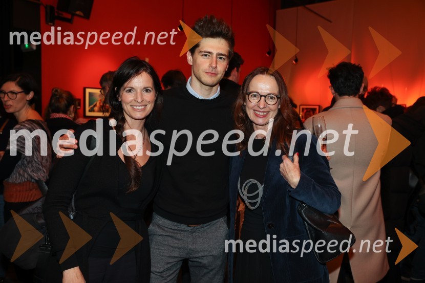  Ana Horvat Dolinar, igralka;  Matej Zemljič, igralec;  Bernarda Oman, igralkaNikoli ni prepozno, monokomedija z Mojco Fatur