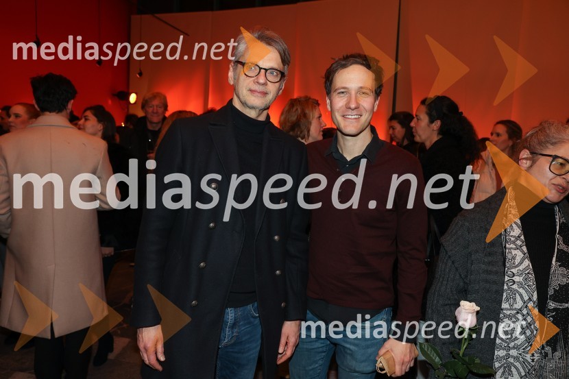  Primož Ekart, igralec, režiser;  Klemen Slakonja, igralec, komik in TV voditeljNikoli ni prepozno, monokomedija z Mojco Fatur