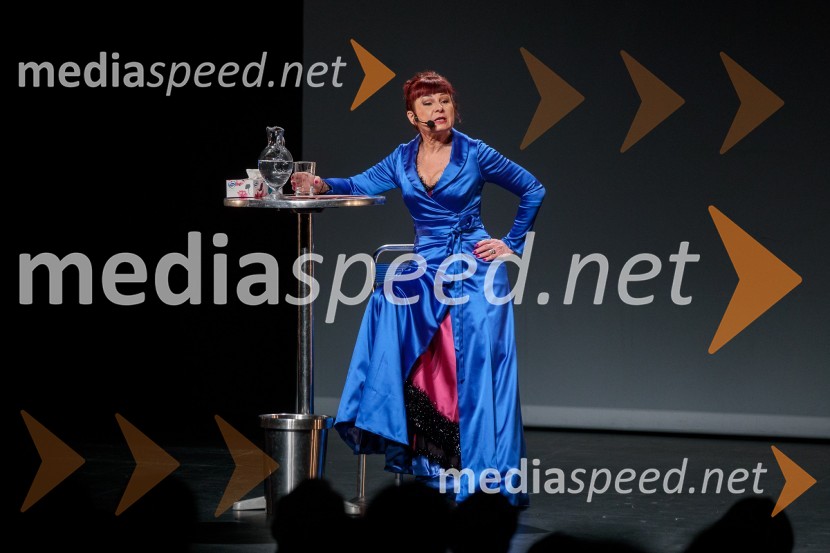 Violeta Tomić, igralka, bivša poslanka DZObračun, avtorska predstava Violete Tomič, premiera
