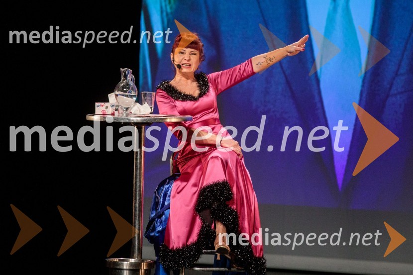  Violeta Tomić, igralka, bivša poslanka DZObračun, avtorska predstava Violete Tomič, premiera