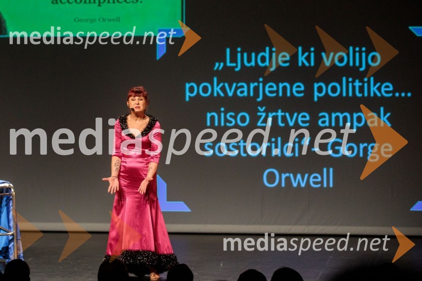  Violeta Tomić, igralka, bivša poslanka DZObračun, avtorska predstava Violete Tomič, premiera