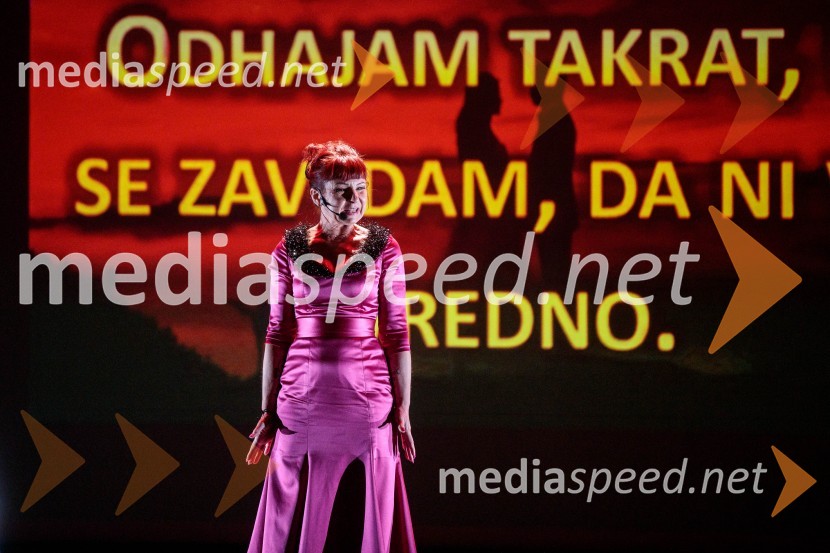  Violeta Tomić, igralka, bivša poslanka DZObračun, avtorska predstava Violete Tomič, premiera