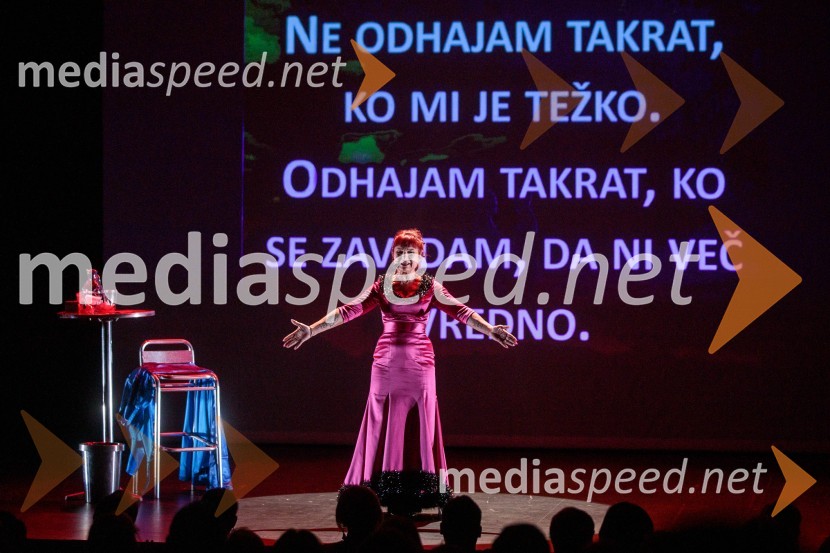  Violeta Tomić, igralka, bivša poslanka DZObračun, avtorska predstava Violete Tomič, premiera