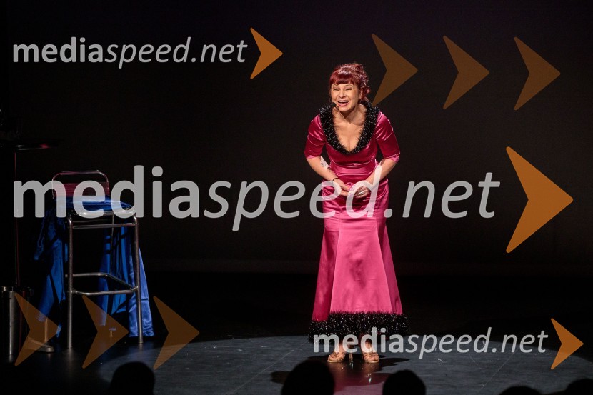  Violeta Tomić, igralka, bivša poslanka DZObračun, avtorska predstava Violete Tomič, premiera