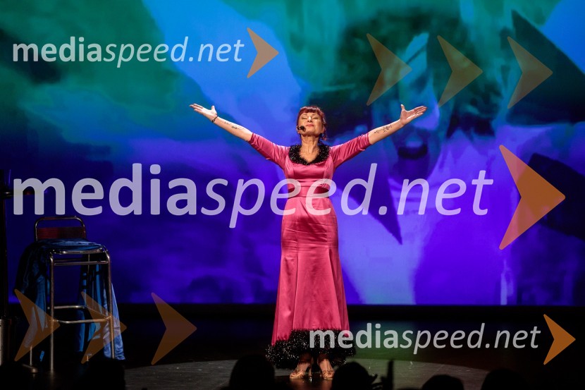  Violeta Tomić, igralka, bivša poslanka DZObračun, avtorska predstava Violete Tomič, premiera