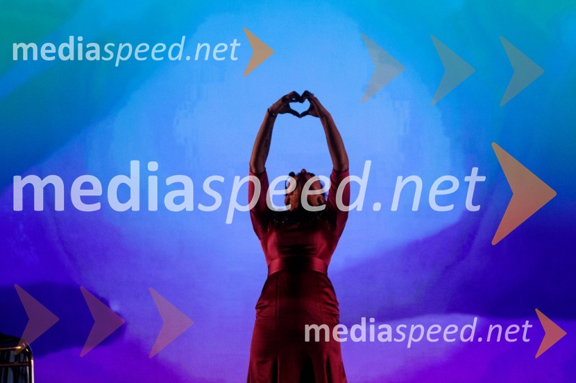  Violeta Tomić, igralka, bivša poslanka DZObračun, avtorska predstava Violete Tomič, premiera