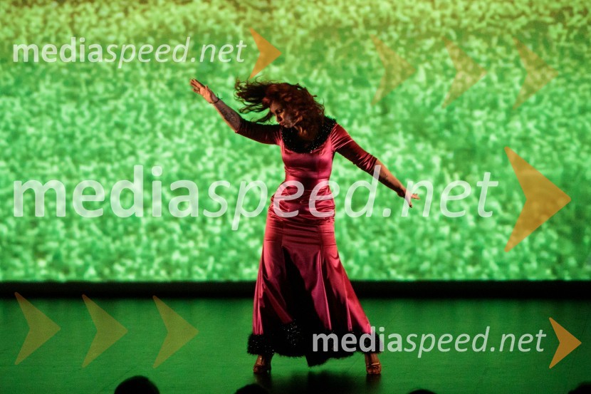  Violeta Tomić, igralka, bivša poslanka DZObračun, avtorska predstava Violete Tomič, premiera