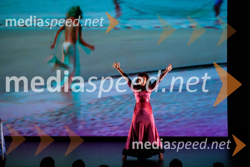  Violeta Tomić, igralka, bivša poslanka DZObračun, avtorska predstava Violete Tomič, premiera