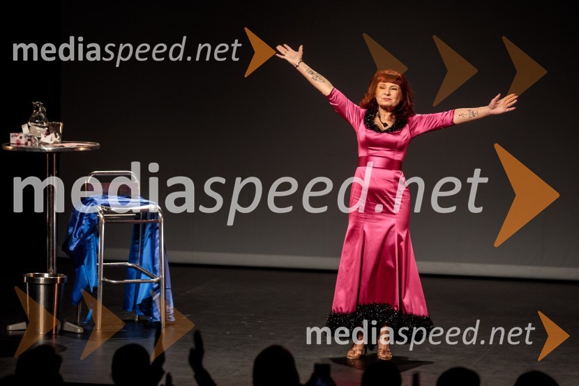  Violeta Tomić, igralka, bivša poslanka DZObračun, avtorska predstava Violete Tomič, premiera