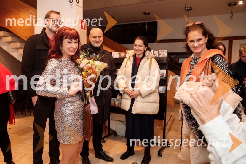  ... ;  Violeta Tomić, igralka, bivša poslanka DZ;  ... ;  ... ;  ... Obračun, avtorska predstava Violete Tomič, premiera