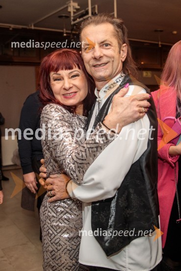 Violeta Tomič z bratomObračun, avtorska predstava Violete Tomič, premiera