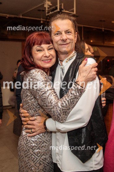 Violeta Tomič z bratomObračun, avtorska predstava Violete Tomič, premiera