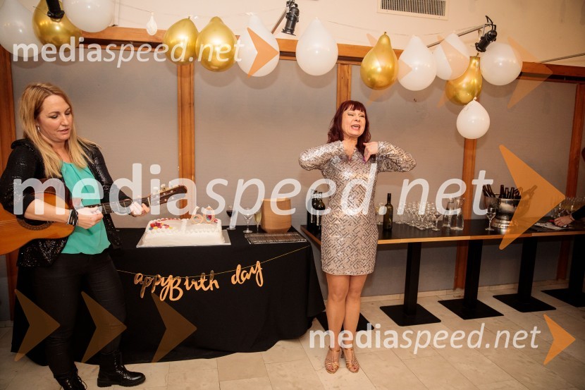  Eva  Hren, pevka;  Violeta Tomić, igralka, bivša poslanka DZObračun, avtorska predstava Violete Tomič, premiera