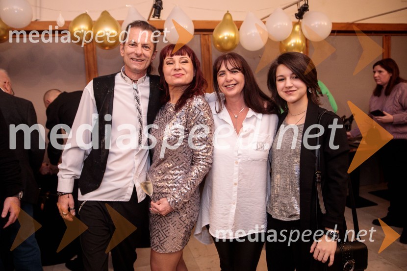  Anri Tomić;  Violeta Tomić, igralka, bivša poslanka DZ;  ... ;  Taša Egart TomićObračun, avtorska predstava Violete Tomič, premiera