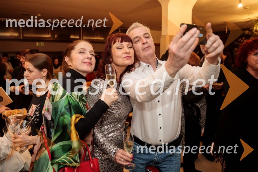  ... ;  Violeta Tomić, igralka, bivša poslanka DZ;  ... Obračun, avtorska predstava Violete Tomič, premiera