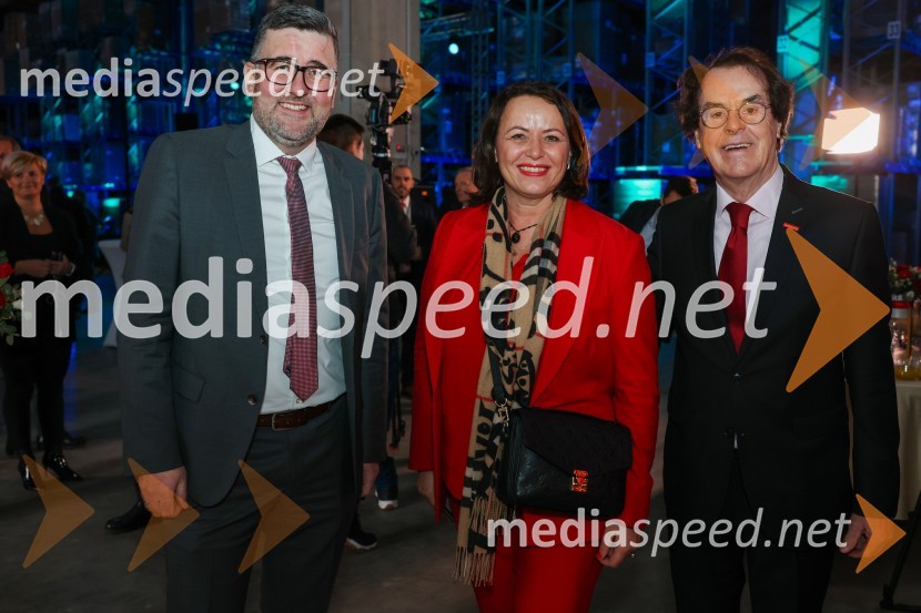  Christof  Vollstedt, vodja Henklove proizvodnje v Evropi;  ... ;  Hans Roth, lastnik skupine SaubermacherOdprtje Saubermacher Outsourcing logističnega centra v Hočah