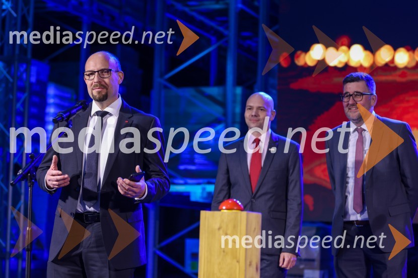  Gregor Majcen, direktor, Henkel Maribor;  Matej Blažič, direktor, Saubermacher Outsourcing;  Christof  Vollstedt, Član upravnega odbora Slovensko-nemške gospodarske zbornice in direktor Henkel Slovenija d.o.o.Odprtje Saubermacher Outsourcing logističnega centra v Hočah